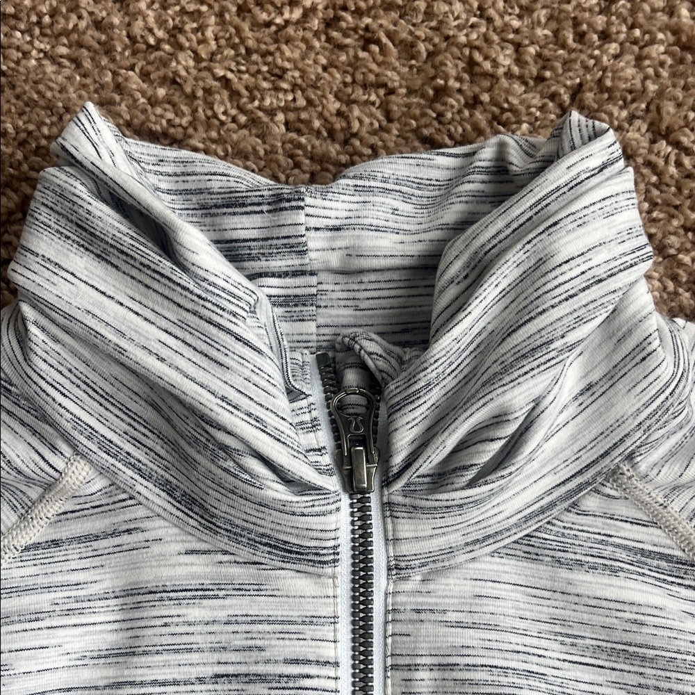 Lululemon Women's Heathered Gray Hustle in Your Bustle Long Sleeve Jacket 8 - Picture 11 of 16